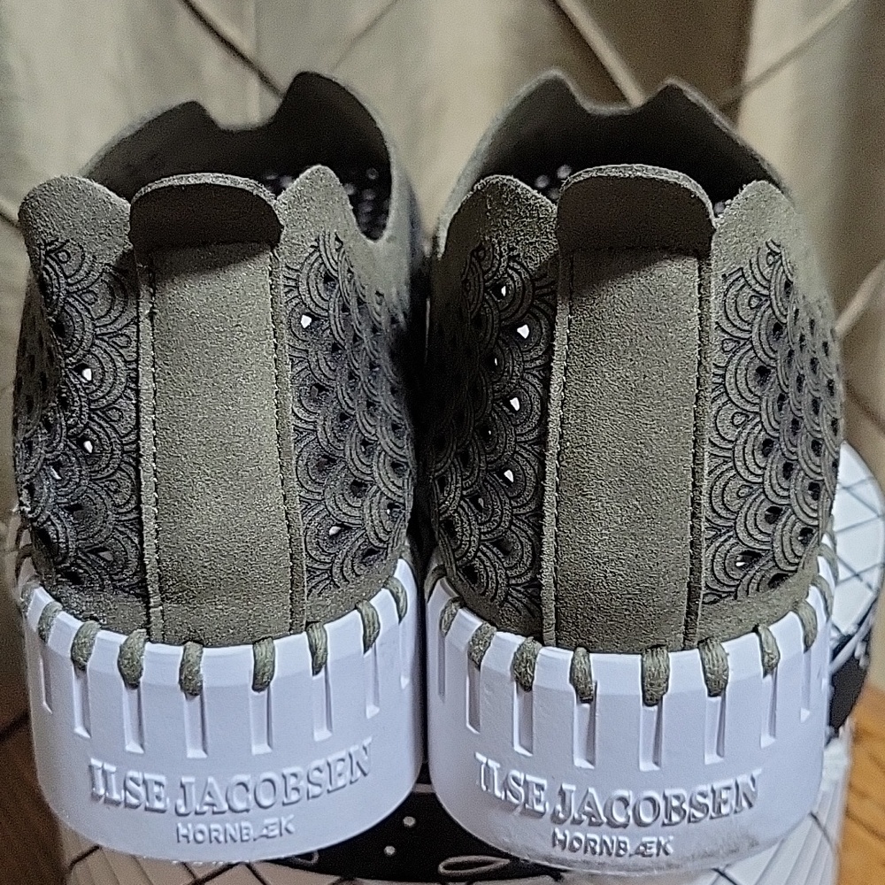 EUC- Ilse Jacobsen ‘Tulip’ Perforated PLATFORM Slip-Ons - Picture 7 of 10